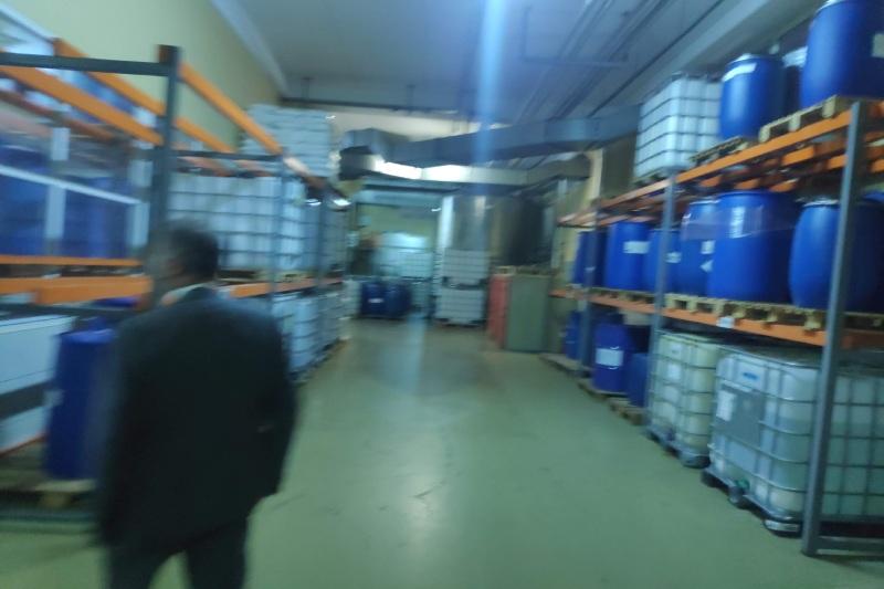 Kimyasal malzemelerin paletli depolanması